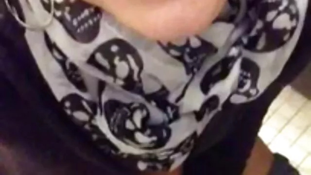 The porno au douch realtor cleared the pipes of a beautiful housewife on the couch