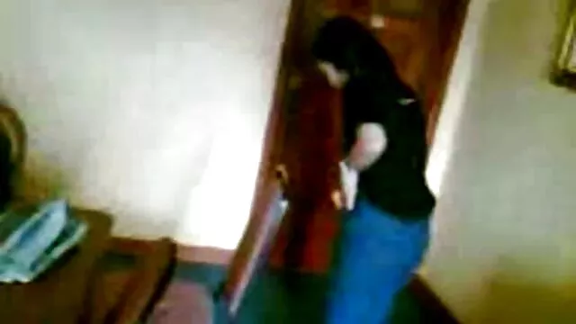Busty young blonde succumbed to the persuasion of a porn sous la douche colleague and fucks with him in the office