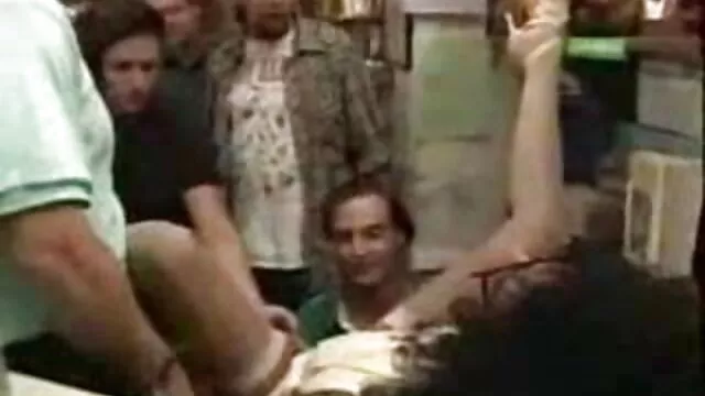 Busty Mature Latina porno de douche Milf Gets Squished Cunt Whipping