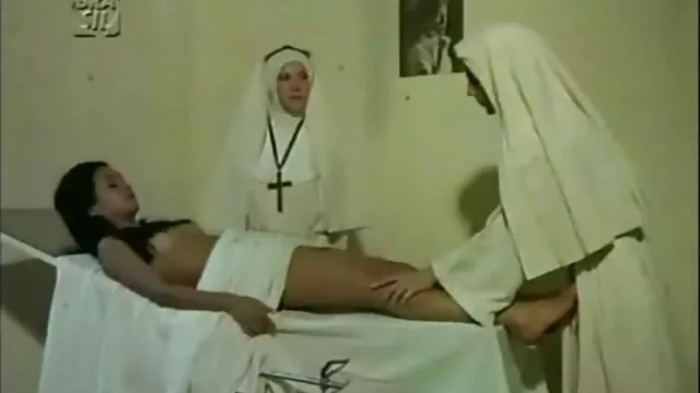 A mature slut film x douche showed her pussy to a guy and crawled to suck his dick on the grass