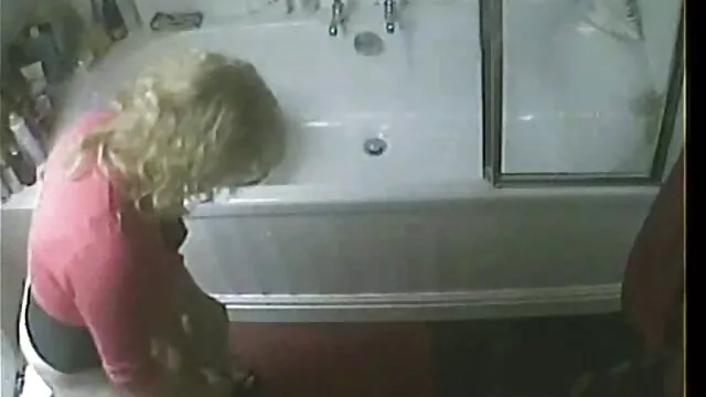 Mature sexy lady seduced porn douche by a dark-skinned cleaner
