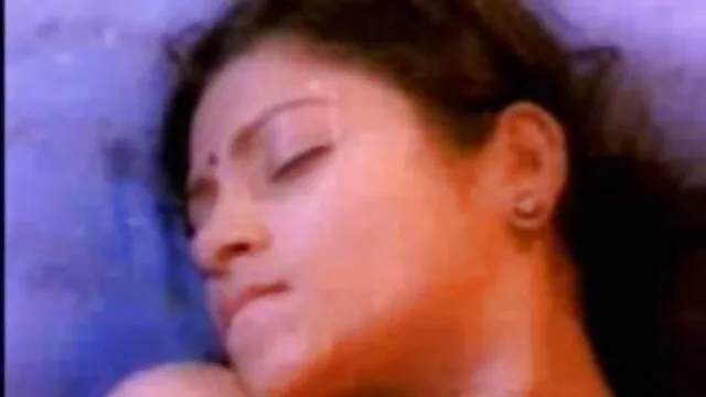Hot bitches are eager to get an explosion porno dans la douche of cum on face and mouth