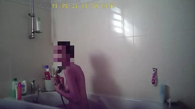Fuck my slut wife porno dans le douche while I watch it