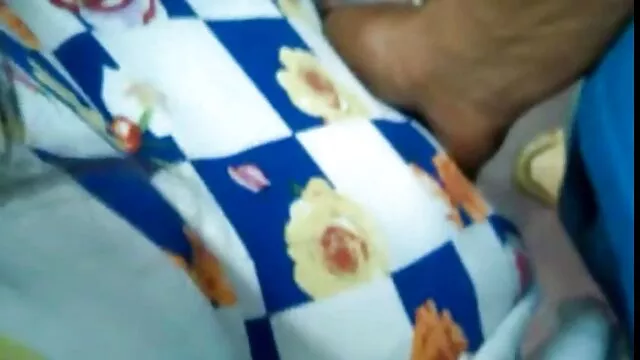 A young taxi passenger showed her pussy to the driver and fucked him porno dans la douche