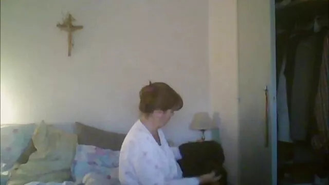 A mature man thoroughly fucks a film x dans la douche young blonde in bed