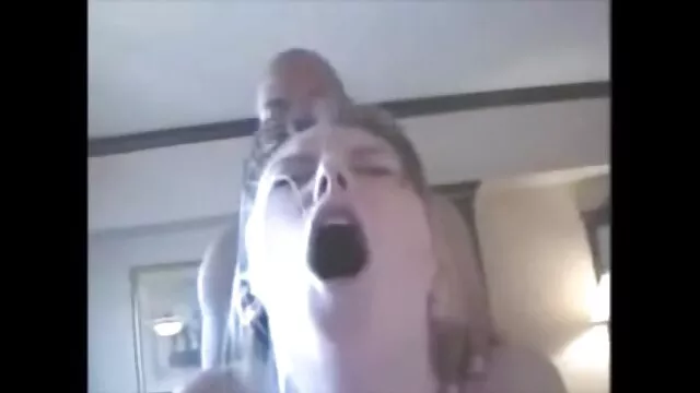 Italian beauty swallows male sperm after anal dans la douche porno gangbang fucking