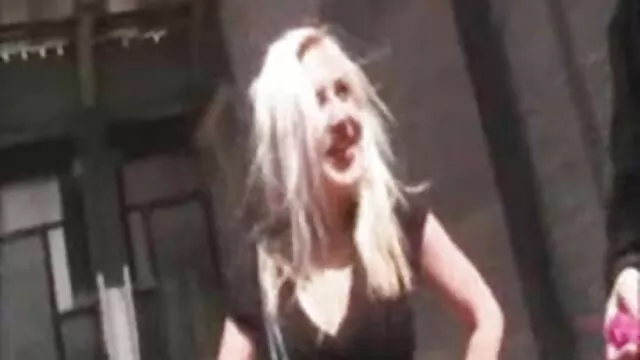 The porn lesbienne douche guy's dick got a unique blowjob from the mouth of a naughty red bitch