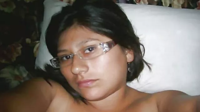 Young Japanese woman with a hairy pussy diligently pleases a tough porn dans la douche guy in sex