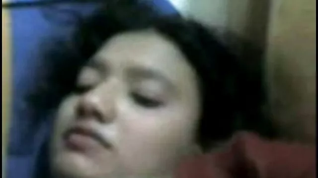 Nice close-up fuck of porno au douche mature wife's vagina with thick sperm draining there