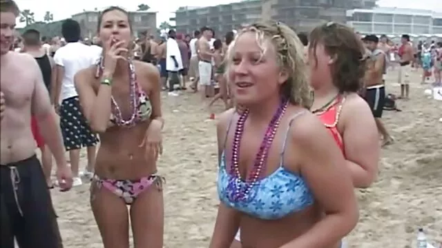 A young blonde masturbates pussy and ass with a vibrator douche tukif