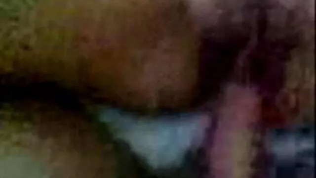 A young black woman became interested in a sexual offer of a pickup and fucks with him film x dans la douche
