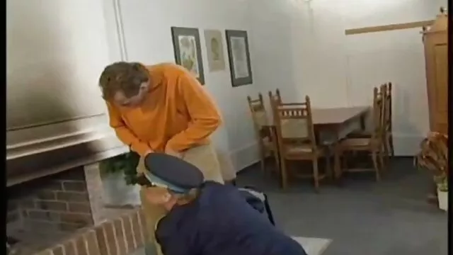 A crowd of soldiers fucks a vicious army porno la douche girl and pours his cum in her mouth