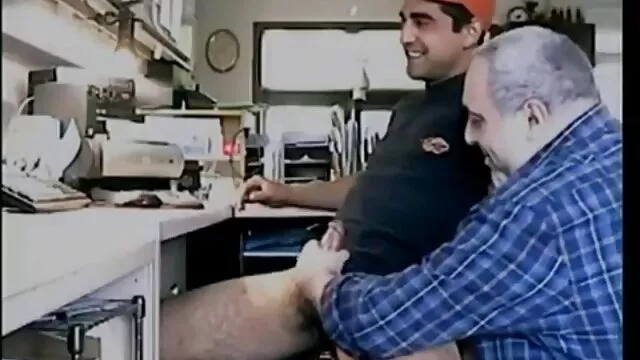 Mature beauty from India douche de foutre loves to have sex with men